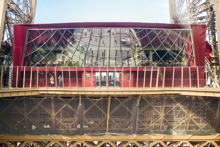 Eiffelturm Pavillon Sandalor Fassade